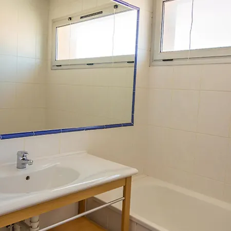 Appartement Bel Spacieux Face A L'etang - 2 Chambres, Parking, Pas De Wifi - Fr-1-604-5