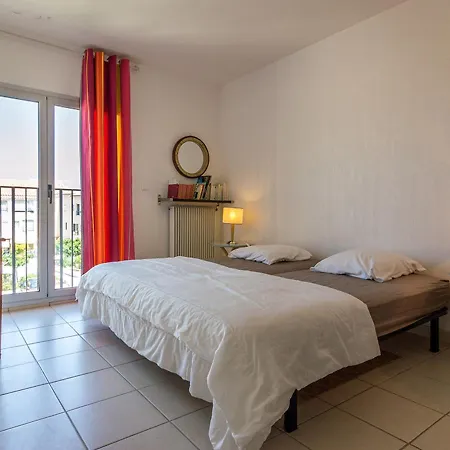 Bel Spacieux Face A L'etang - 2 Chambres, Parking, Pas De Wifi - Fr-1-604-5